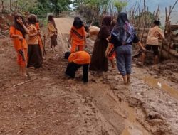 Dibalik Rusaknya Jalan Lambitu Ada Kehidupan Masyarakat Yang Retak
